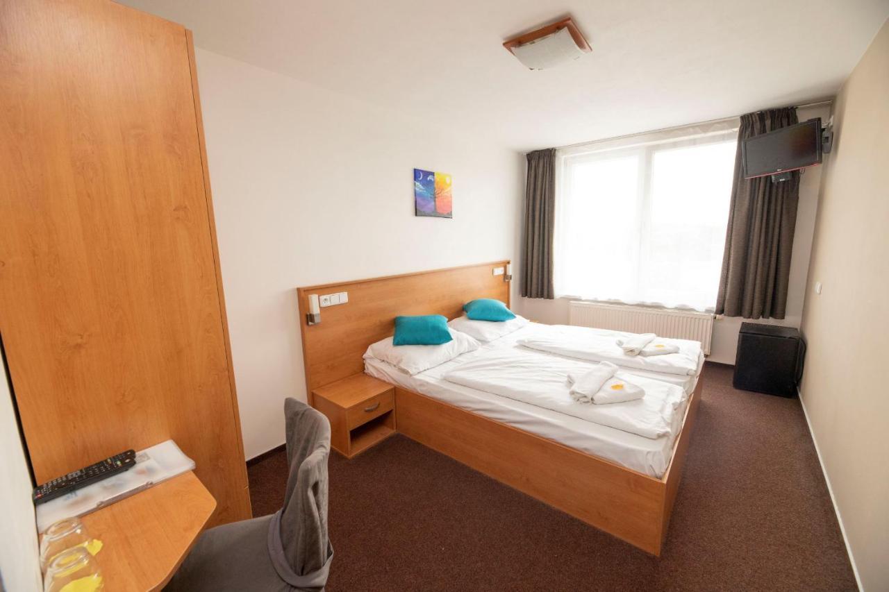 Hotel Rakovec Брно Экстерьер фото