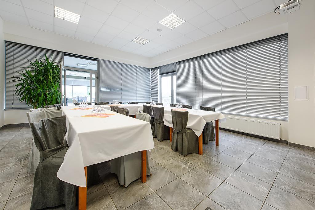 Hotel Rakovec Брно Экстерьер фото