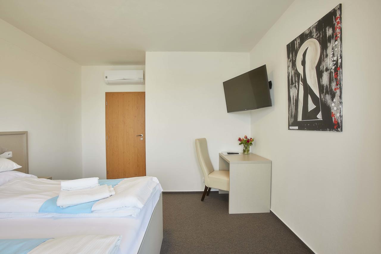 Hotel Rakovec Брно Экстерьер фото