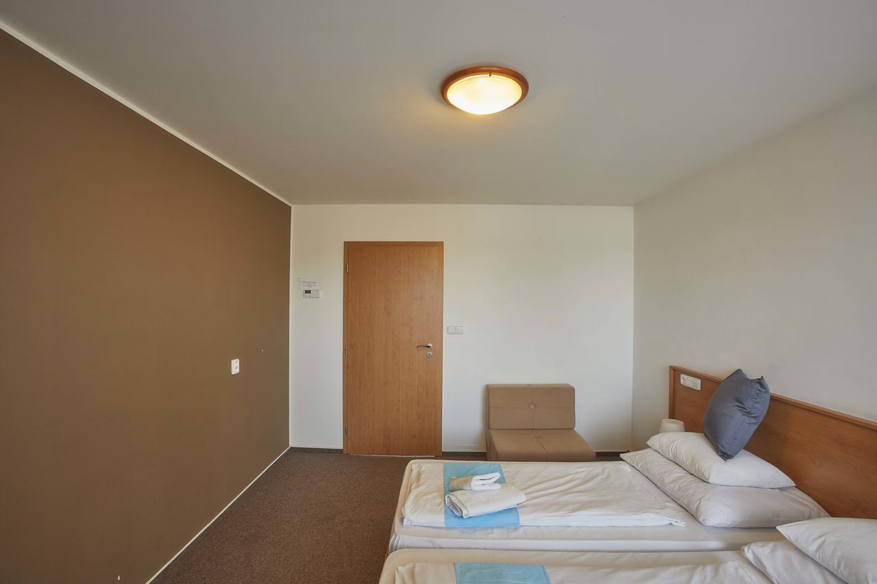 Hotel Rakovec Брно Экстерьер фото