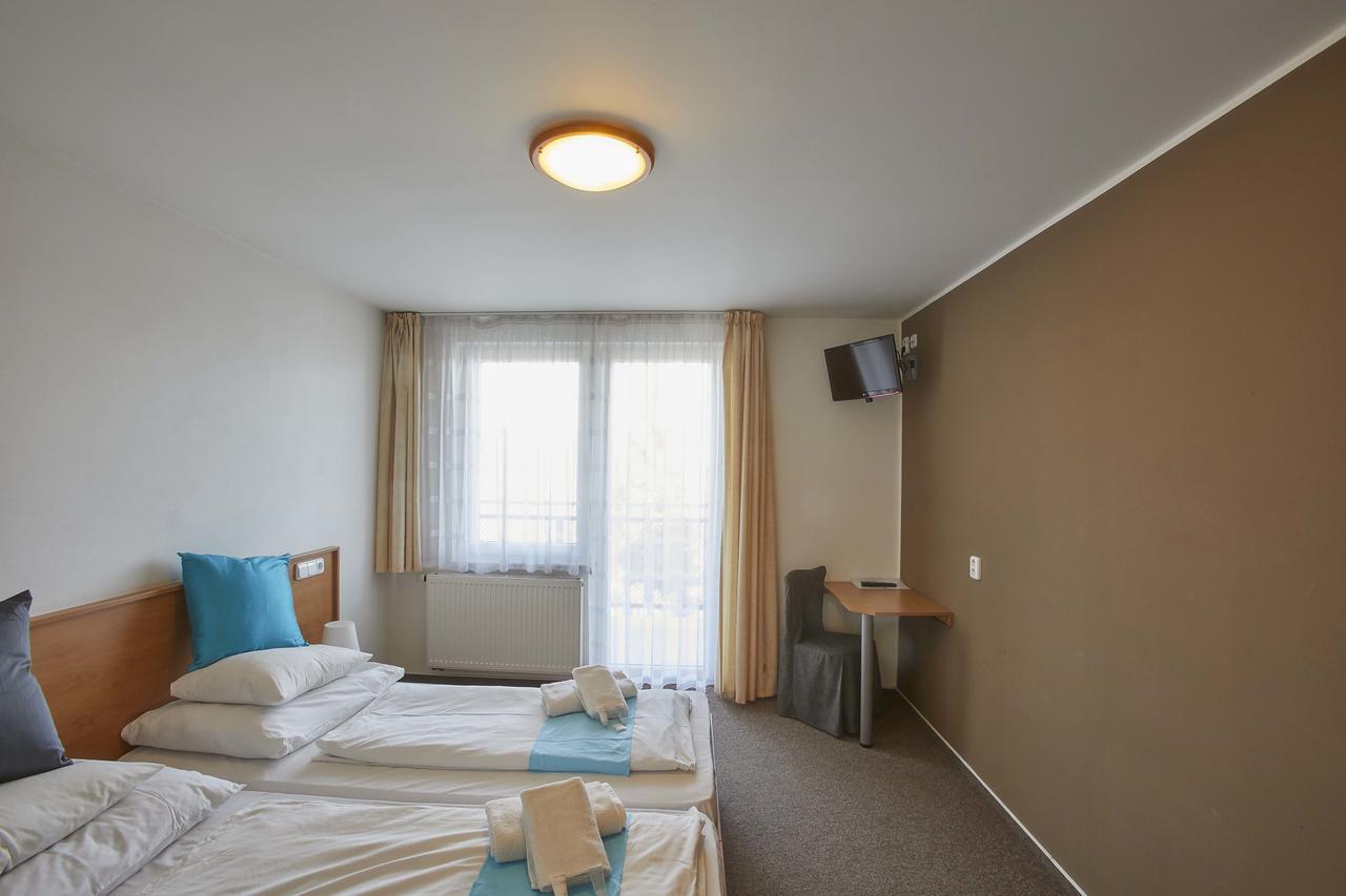 Hotel Rakovec Брно Экстерьер фото